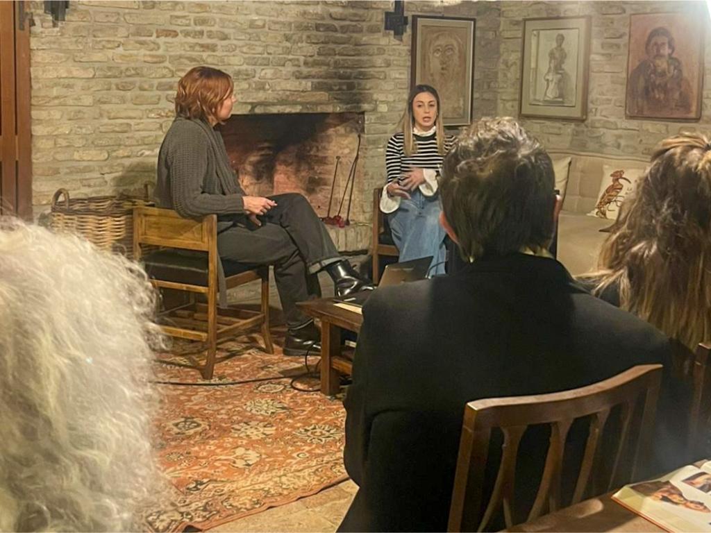 ospiti durante un evento a casa dell'upupa